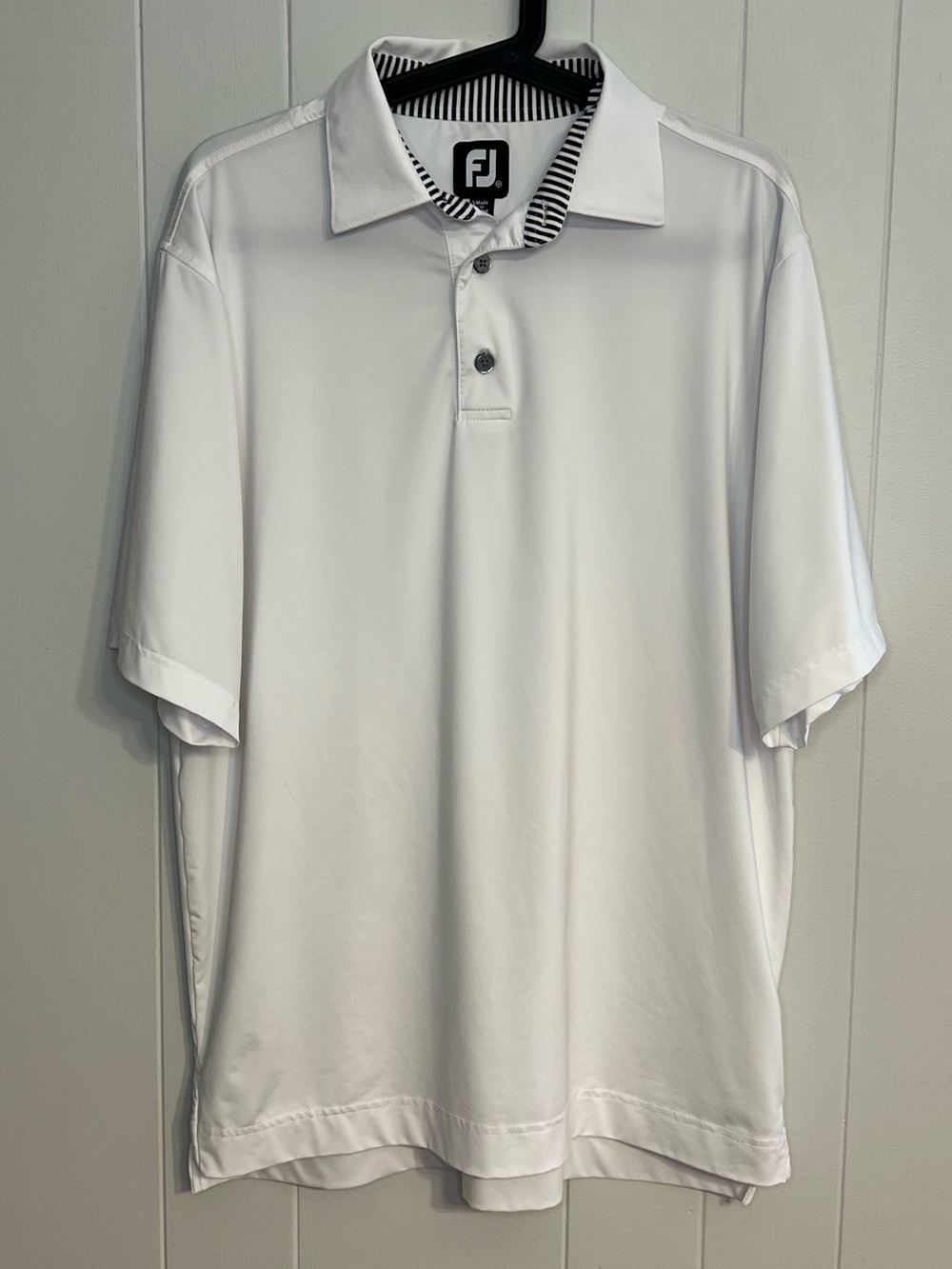 FootJoy (FJ) men's white performance golf polo Size M
